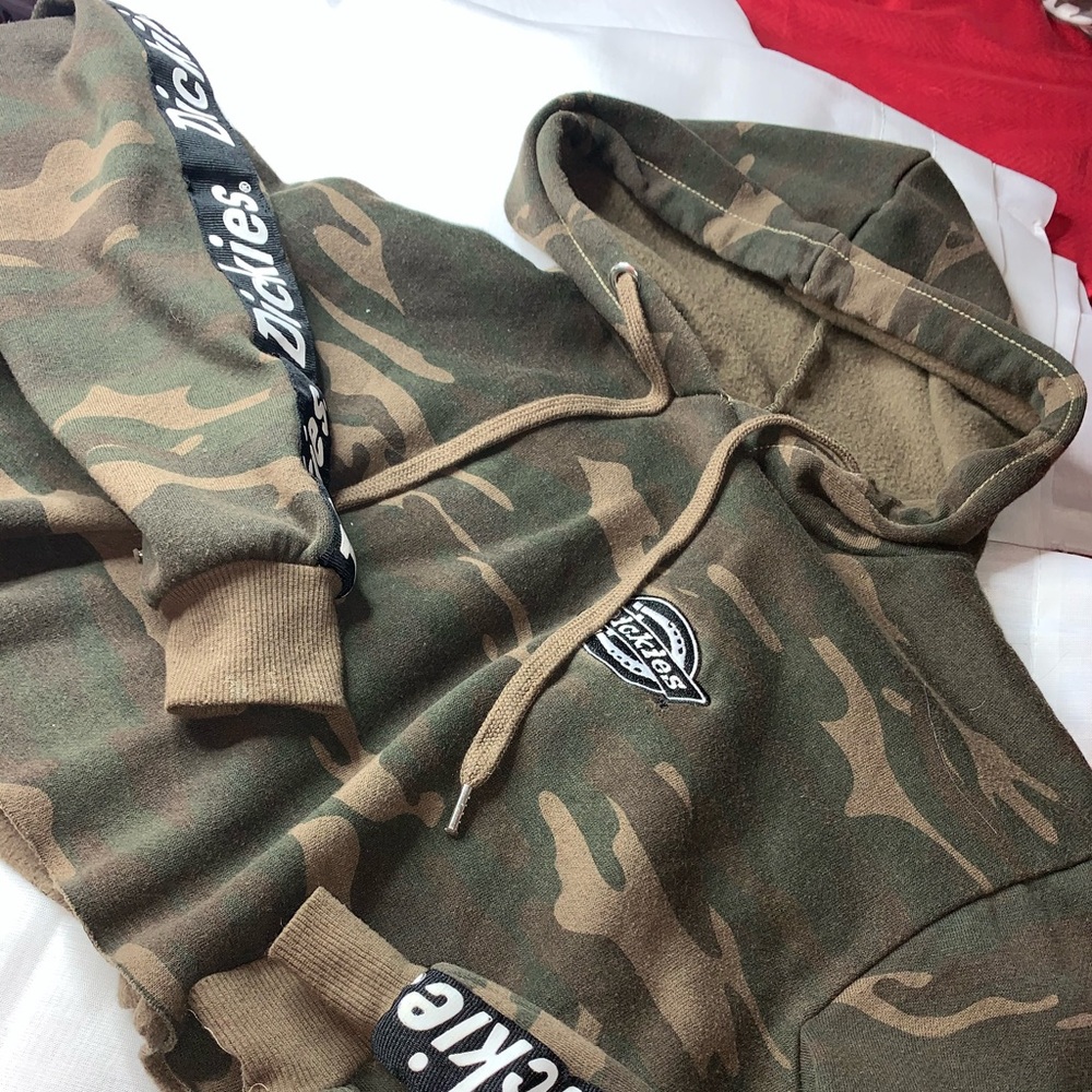 Size S cropped camo sweater